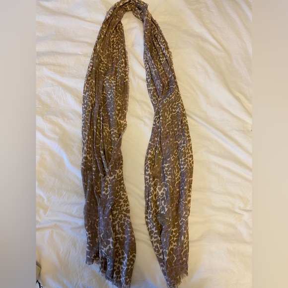 Aritzia Talula lightweight scarf - Picture 3 of 4